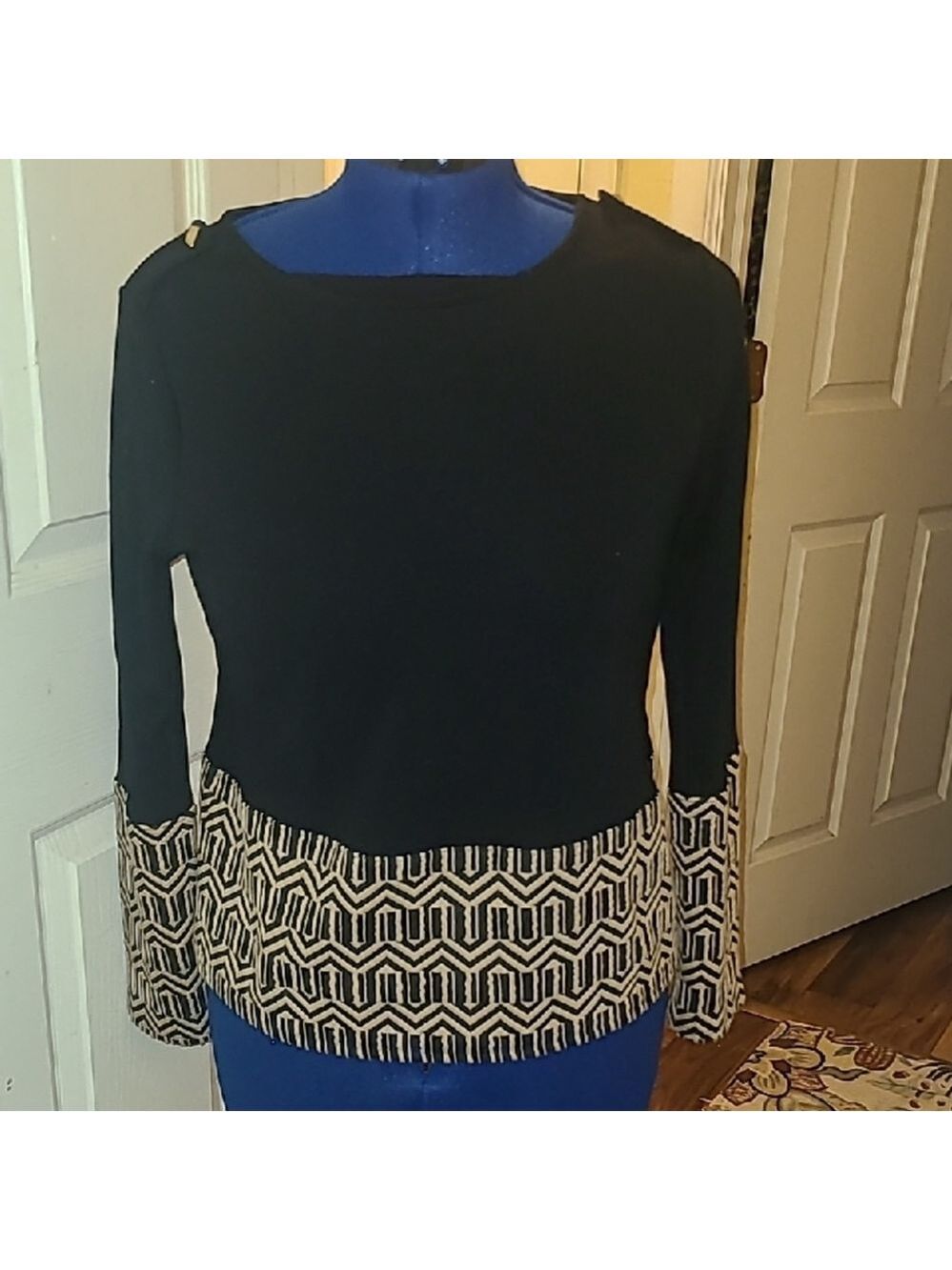Chicos Black and Tan Jaquard block style Women's Top sz. 1(#1533)